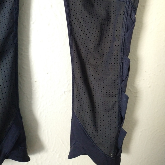 Lululemon Var City Naval Blue Iridescent Multi Crop Leggings - Picture 15 of 16
